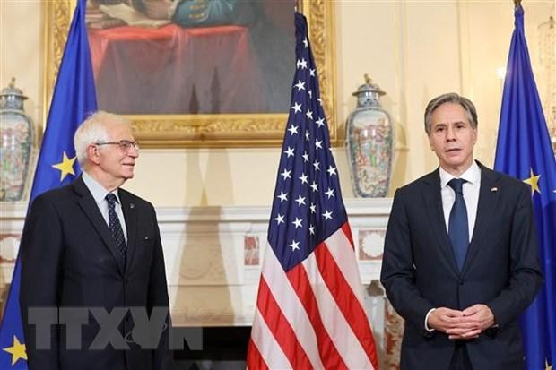Ngoại trưởng Mỹ Antony Blinken (phải) và Đại diện cấp cao về chính sách đối ngoại và an ninh của EU Josep Borrell tại một cuộc gặp ở Washington, DC, Mỹ. (Ảnh: AFP/TTXVN)