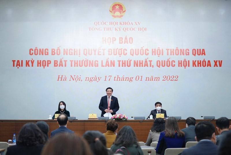 Tổng thư ký Quốc hội Bùi Văn Cường chủ trì họp báo (Ảnh: Duy Linh) .