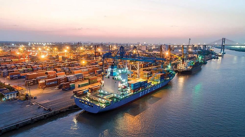 Cảng Đình Vũ đang trở thành 1 cảng container chuyên nghiệp. Ảnh: Thanh Tân