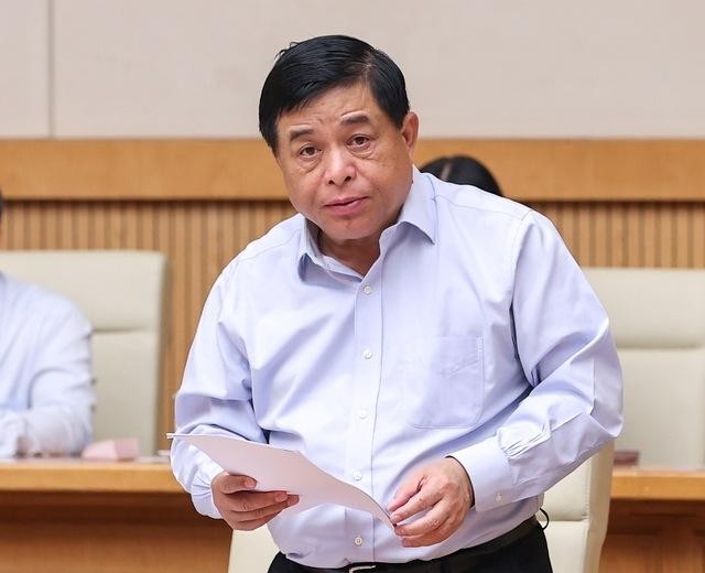 Bộ trưởng Bộ Kế hoạch và Đầu tư Nguyễn Chí Dũng báo cáo Chính phủ tại Hội nghị Chính phủ với các địa phương và phiên họp thường kỳ Chính phủ tháng 6/2022