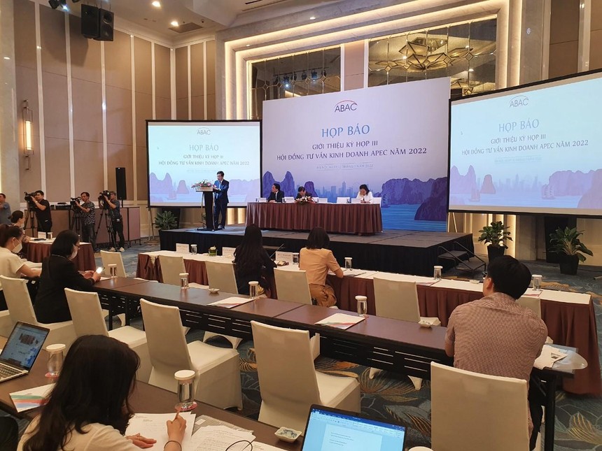 Chủ tịch VCCI Phạm Tấn Công phát biểu tại cuộc họp báo giới thiệu về ABAC III, sáng ngày 12/7/2022