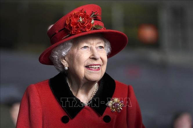 Nữ hoàng Anh Elizabeth II tới dự một sự kiện của tàu sân bay mang tên bà HMS Queen Elizabeth ở Portsmouth, phía Nam vùng England, ngày 22/5/2021. Ảnh tư liệu: AFP/TTXVN